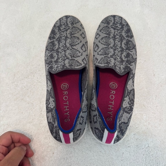Rothys Womens Size 8 Grey Snake Skin Python Retired Sneakers Slip On Flats - Picture 8 of 9